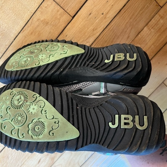 Stylish Gray Women's Sneakers - Picture 5 of 6